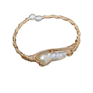Pearl Wire Twisted Bracelet